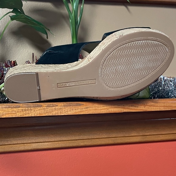 ISAAC MIZRAHI LIVE SLINGBACK CORK WEDGE SANDAL. STYLE-MADDIE. BLACK SUEDE. 11W - Picture 3 of 5